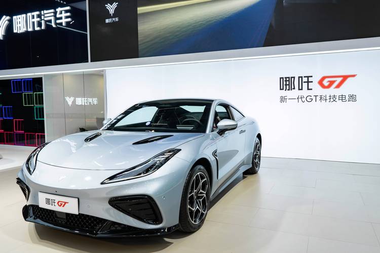 惠州107哪吒汽车在智能汽车领域的表现，领途汽车在新能源汽车市场中的影响力